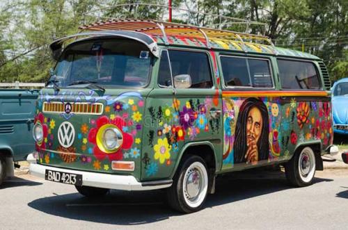 hippy-volkswagen-kombi-53985013